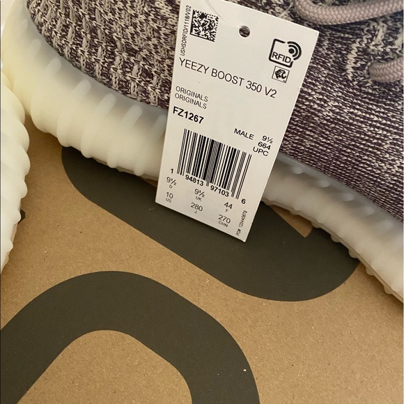 Authentic Adidas Yeezy boost 350 V2 Zyon - Picture 4 of 7